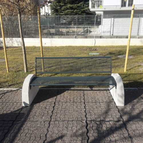 Parkbank Tauri Concrete 11 Parkbank Tauri Concrete met rugleuning. Een aanwinst voor iedere buitenruimte.